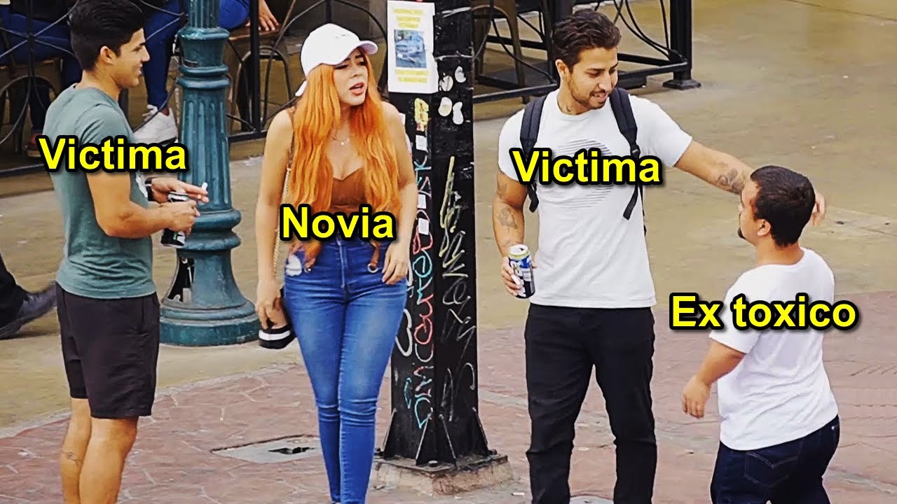 Ayuda me esta buscando mi Novio Rudo!! 😰🙄 // Bromas en la calle - Bufones.net