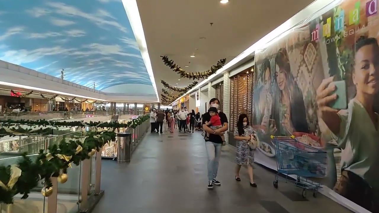 MALL MANTOS H-5 Menjelang Tahun Baru 2023, sudah mulai ramai di mall mall Kota Manado