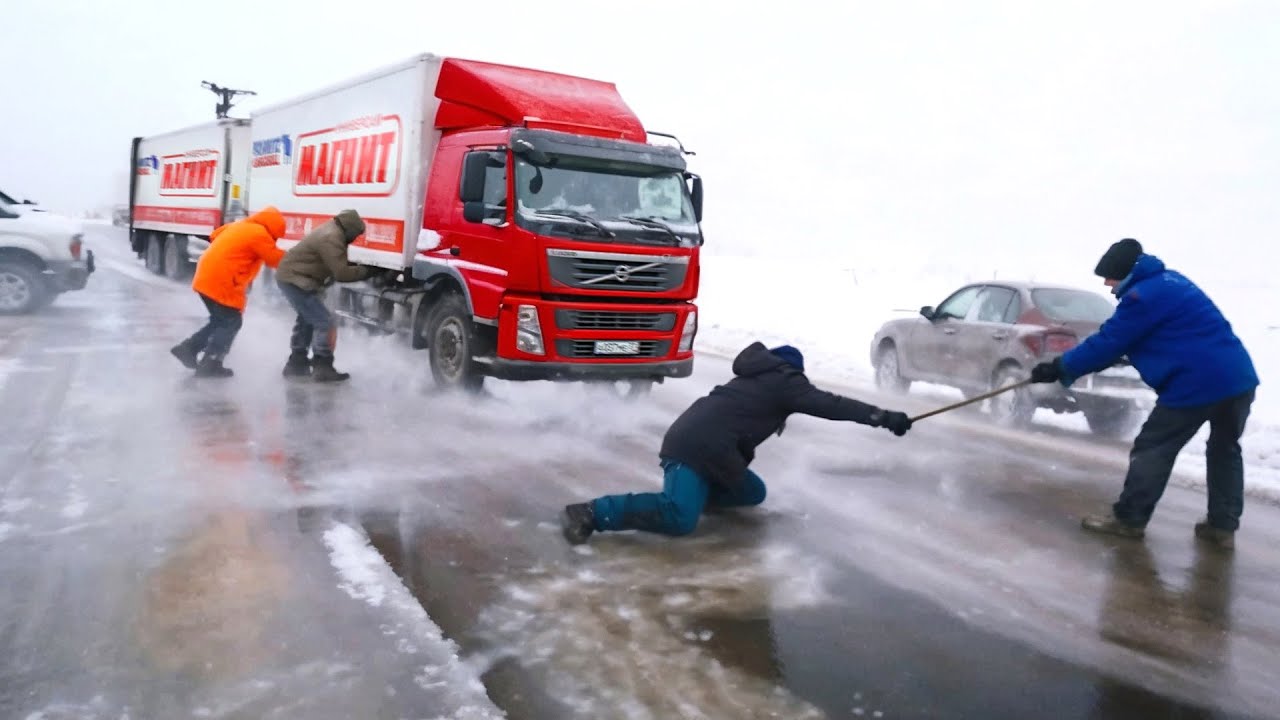 Идиоты На Ледяной Дороге! Безумные Ошибки, Которые Сняли На Камеру!