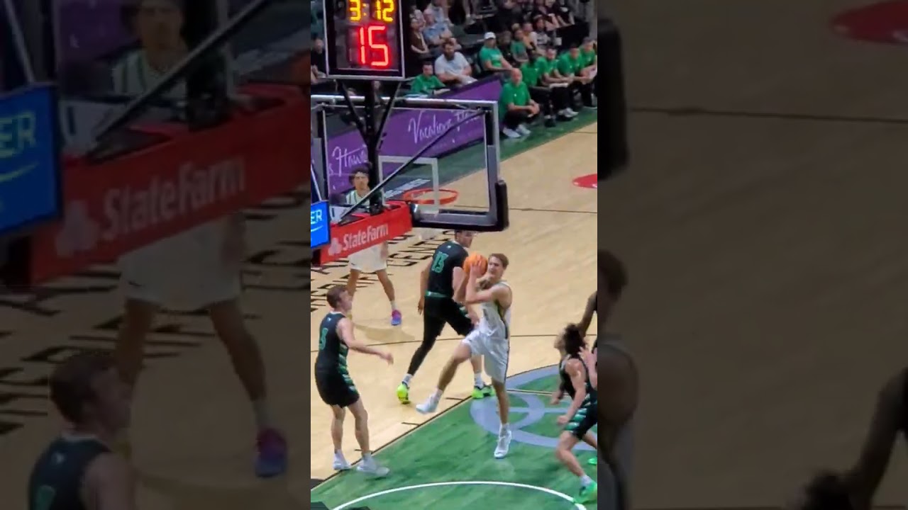 Isaac Finlinson Drive-in Layup! #gobows #hawaiibasketball #collegebasketball #basketball