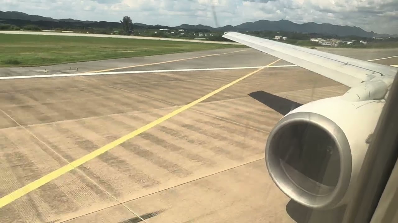 Korean Air Boeing 737-900 HL7707 takeoff Cheongju Airport, South Korea