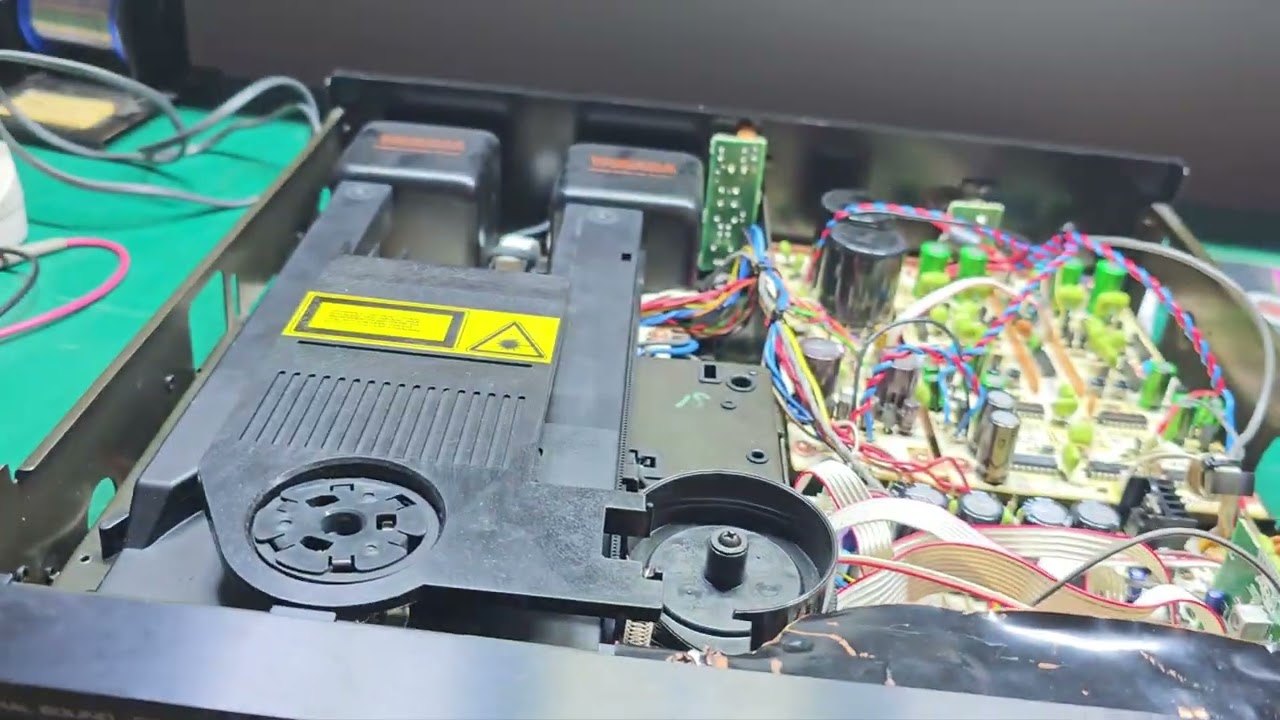 Untitled 22 - Kenwood DP-7060, Yamaha CDX-1100