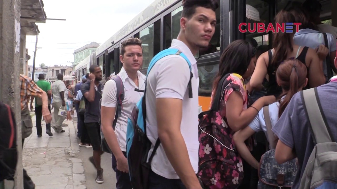 Cubanos opinan sobre el transporte urbano en La Habana, Cuba