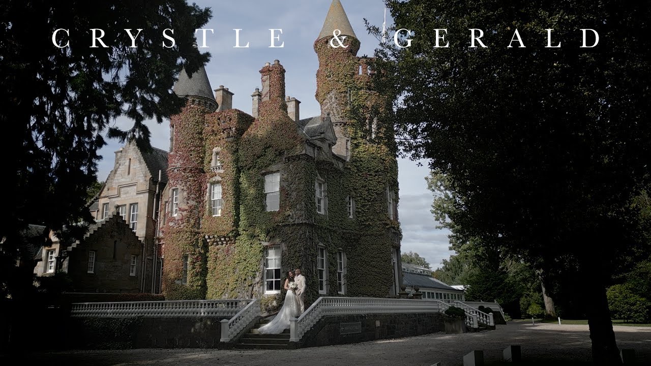 Fairytale Wedding at Scotland&rsquo;s Carlowrie Castle | U.S. Couple's Romantic Day Amid Autumn's Red Ivy