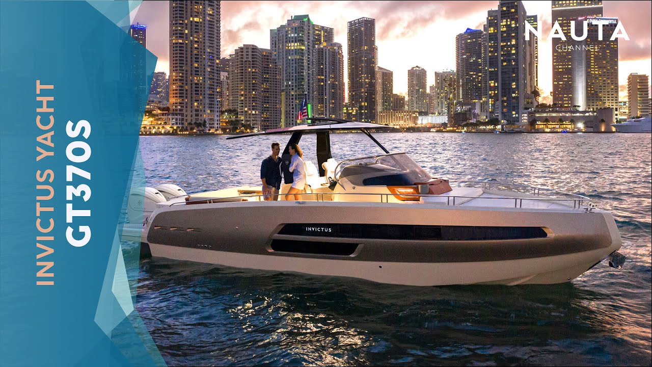 Invictus GT370S - lo Yacht furiobordo di lusso secondo Invictus Yacht