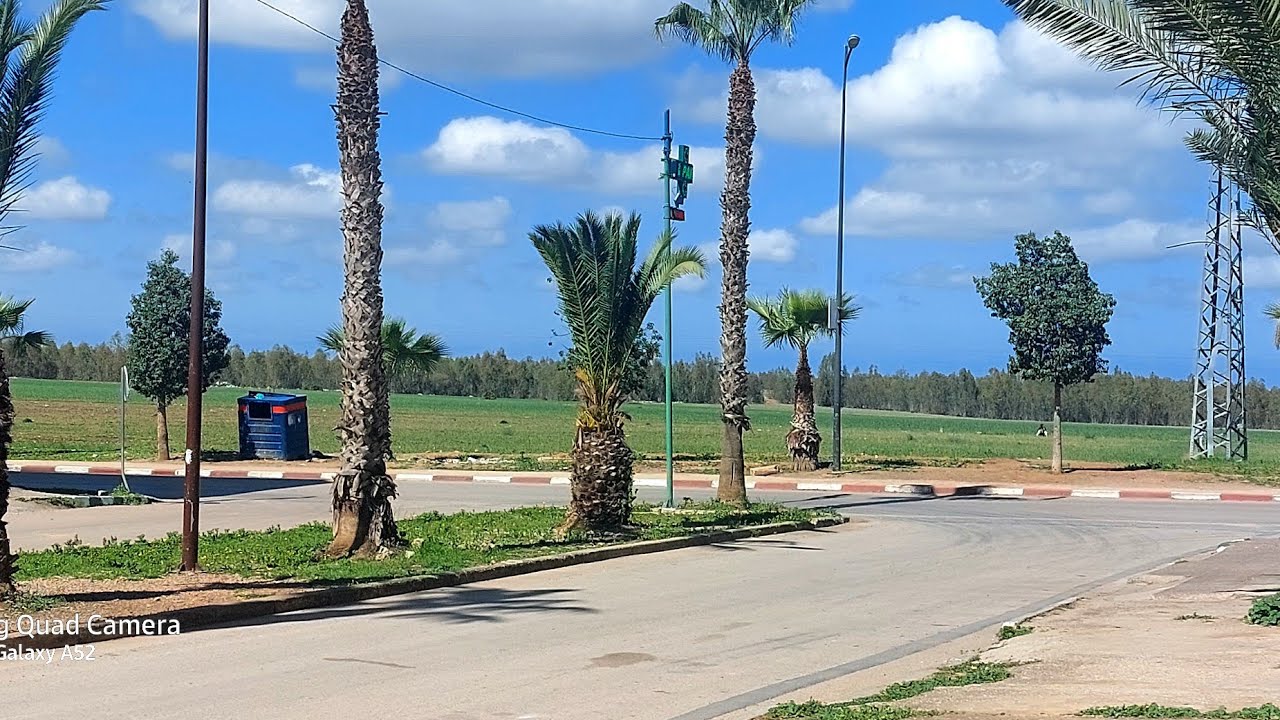 كاين منزل للبيع في بن سليمان حي لالمريم به مكازة 100متر وجوج شقق كدالك  فيهم100متر