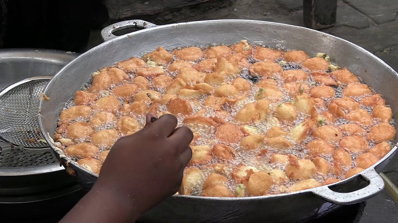 Les “Gahou”, ces beignets de haricot, saveur phare des tables de rupture du jeûne à Treichville