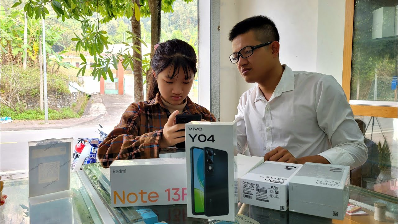 The kind uncle was about to leave, so he bought the orphaned girl an iPhone as a gift.