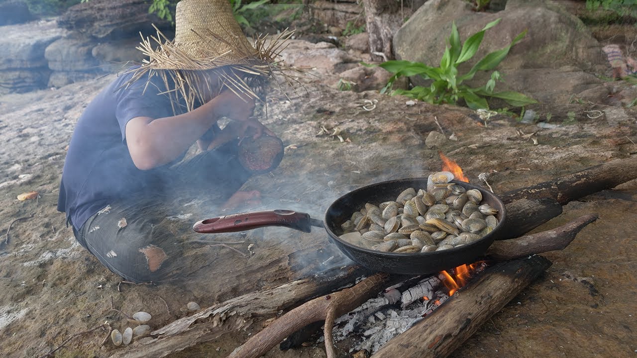 Survival on Island - Sea Clams Was Amazing