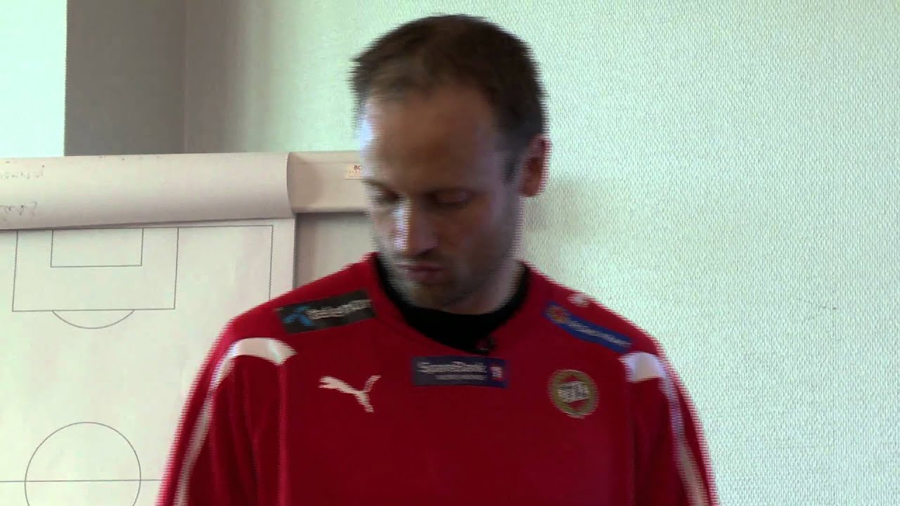 Sigurd Rushfeldt holder foredrag for Bernt Hulsker