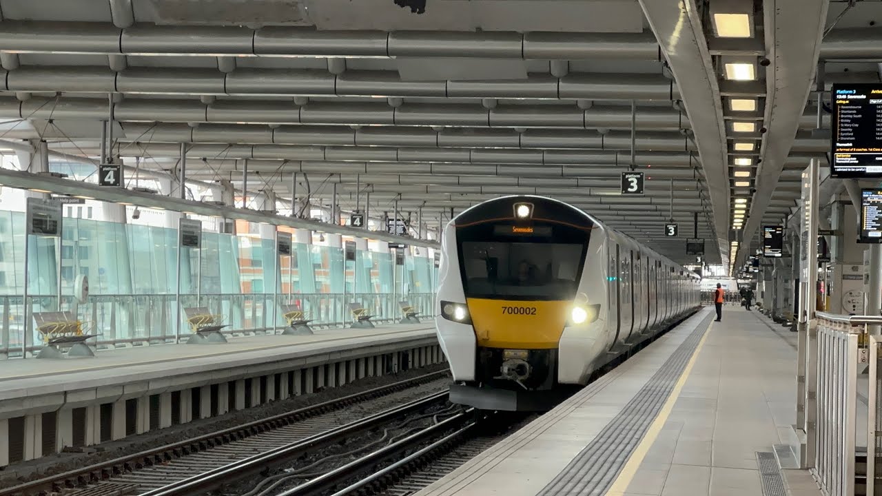 Trains at London Blackfriars | 20/01/2024