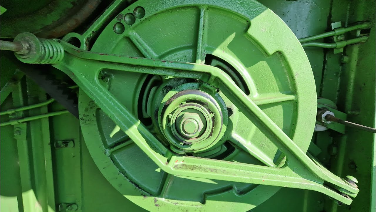 Wymiana łożyska młocarni w kombajnie John Deere 935 cz. 1