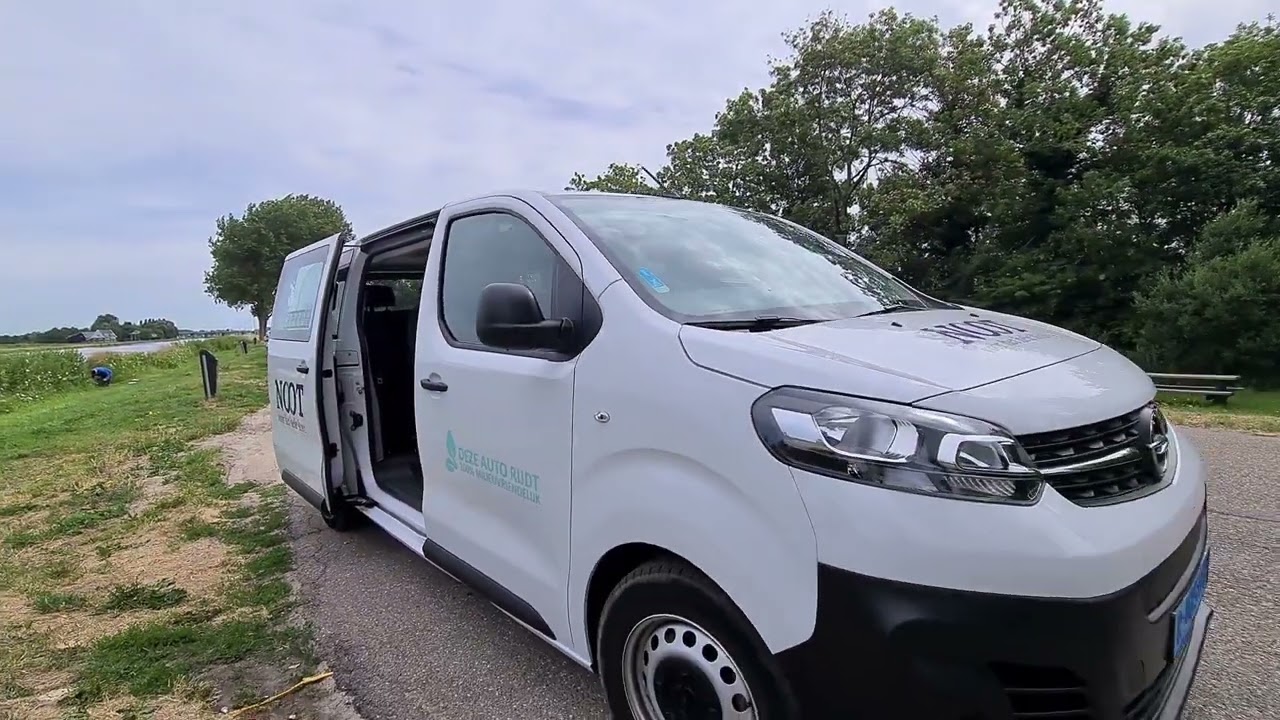 Walkaround: Opel Vivaro e (electric) Taxi version interior