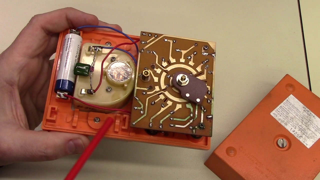 #60: Two budget multimeters from the 1970s and 1980s