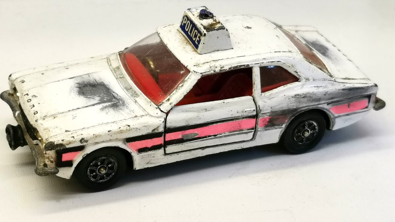 Реставрация корги Ford Cortina Police car № 402. Модель игрушки литая.