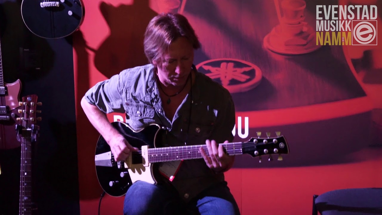 NAMM 2018 | Yamaha Revstar RS502T