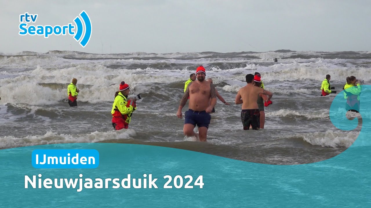 Zo'n 700 deelnemers starten 2024 met frisse duik op strand IJmuiden