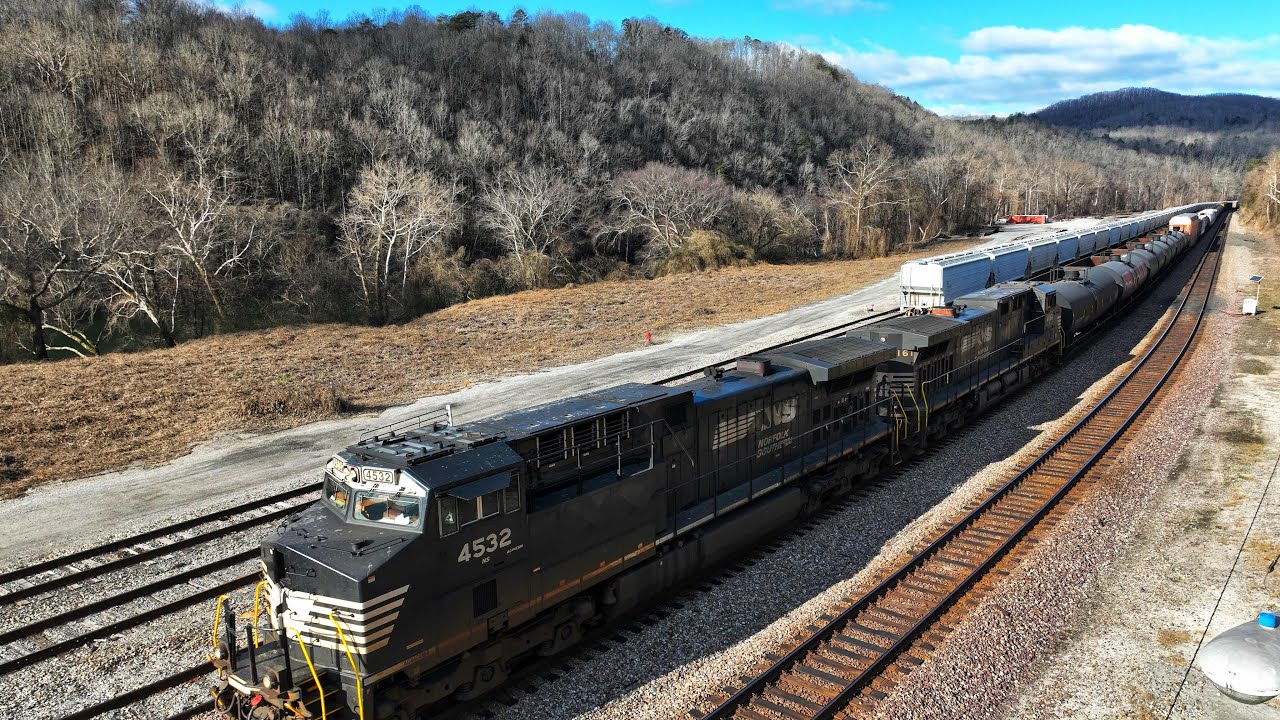 Norfolk Southern 167 with 2 up front & A mid dpu heads South in Oakdale Tennessee 