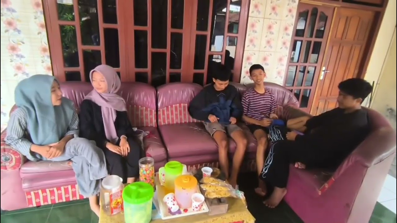 Adab kepada tentangga dan saling memaafkan dan tidak sombong 