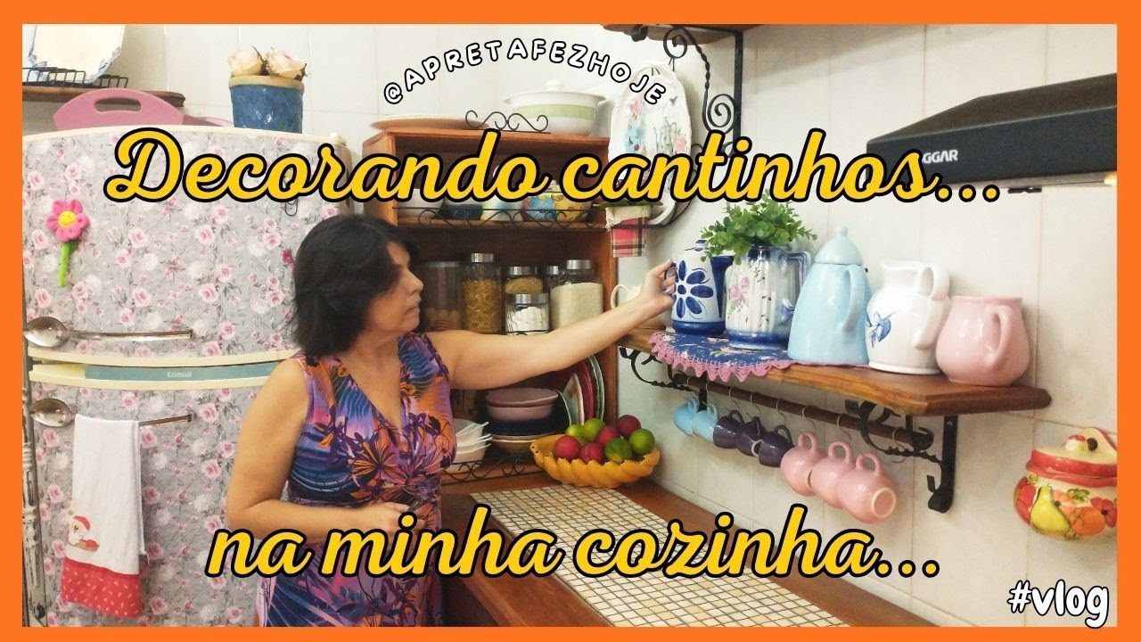 Como decorar prateleiras de #cozinha usando #louças #antigas e coloridas ,fiz um #bolo para o #cafe.