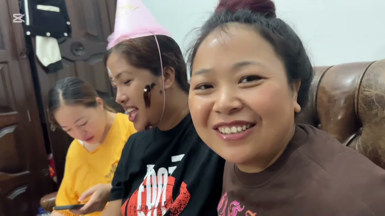 Aaja bauju lai birthday suprise#happybirthday bauju🎂🎉#minivlog#magarnishushila#vlog❣️🥂