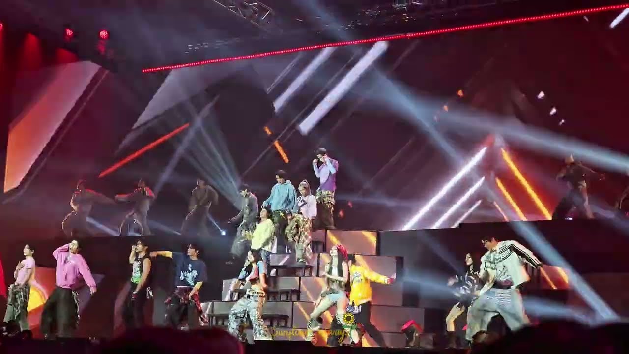 LYKN, JASP.ER, CLO'VER, FELIZZ - หูดับ (Who Says) + Fantasric Baby @ RISER Concert D3