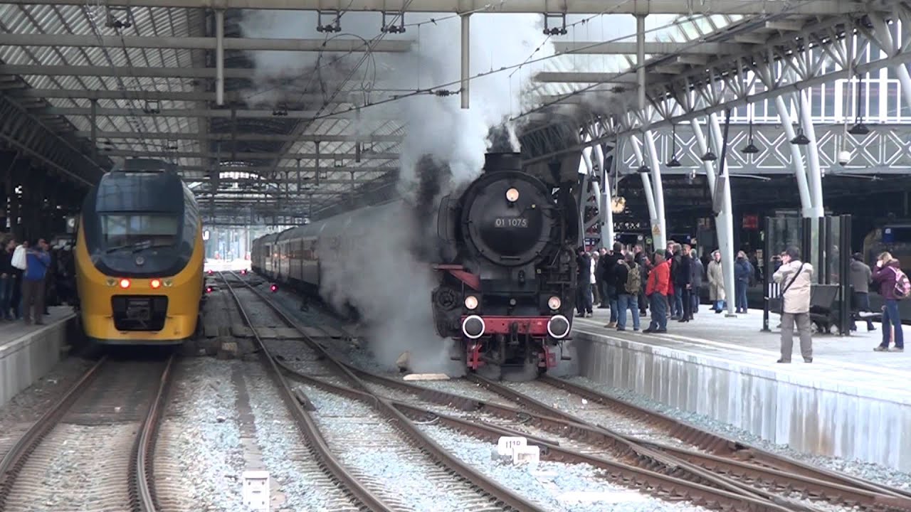 SSN 01 1075 + 2225 met een TEE Rheingold Express te Amsterdam CS 30 maart 2013