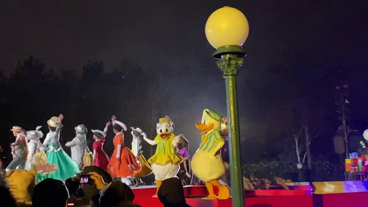 Disneyland Paris Voyage Back In Time opening show - swing into spring