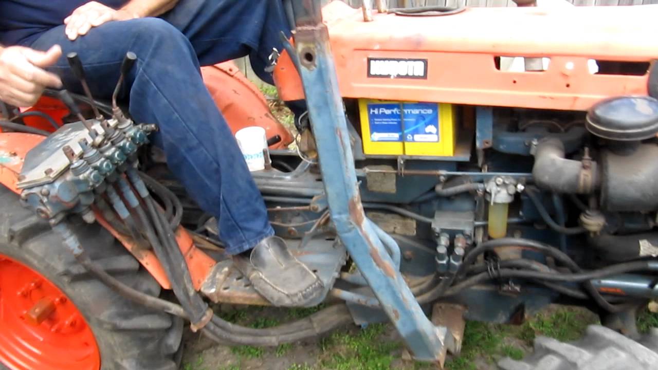 KUBOTA B7100 HST 4X4  DEMO