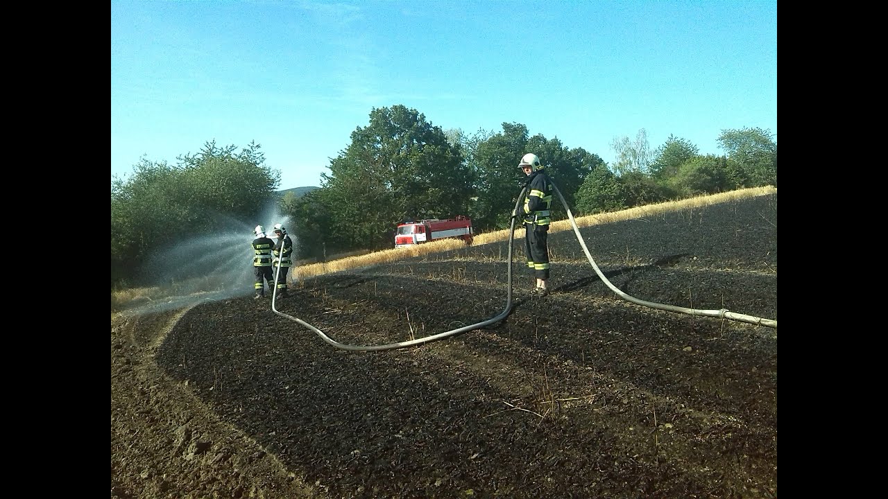 Hasiči Čestice(okr.-Strakonice)- Požár pole Nišovice 26.7.2015