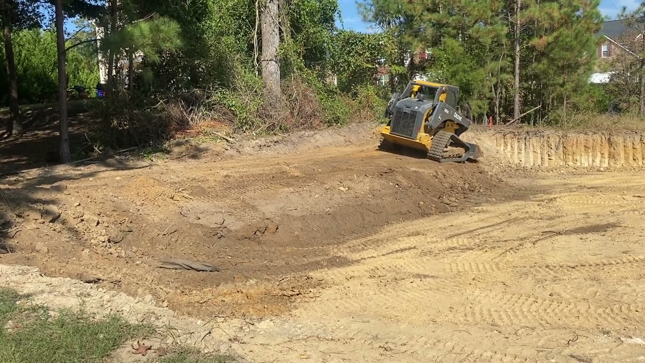 Deere 333g grading and shaping bank