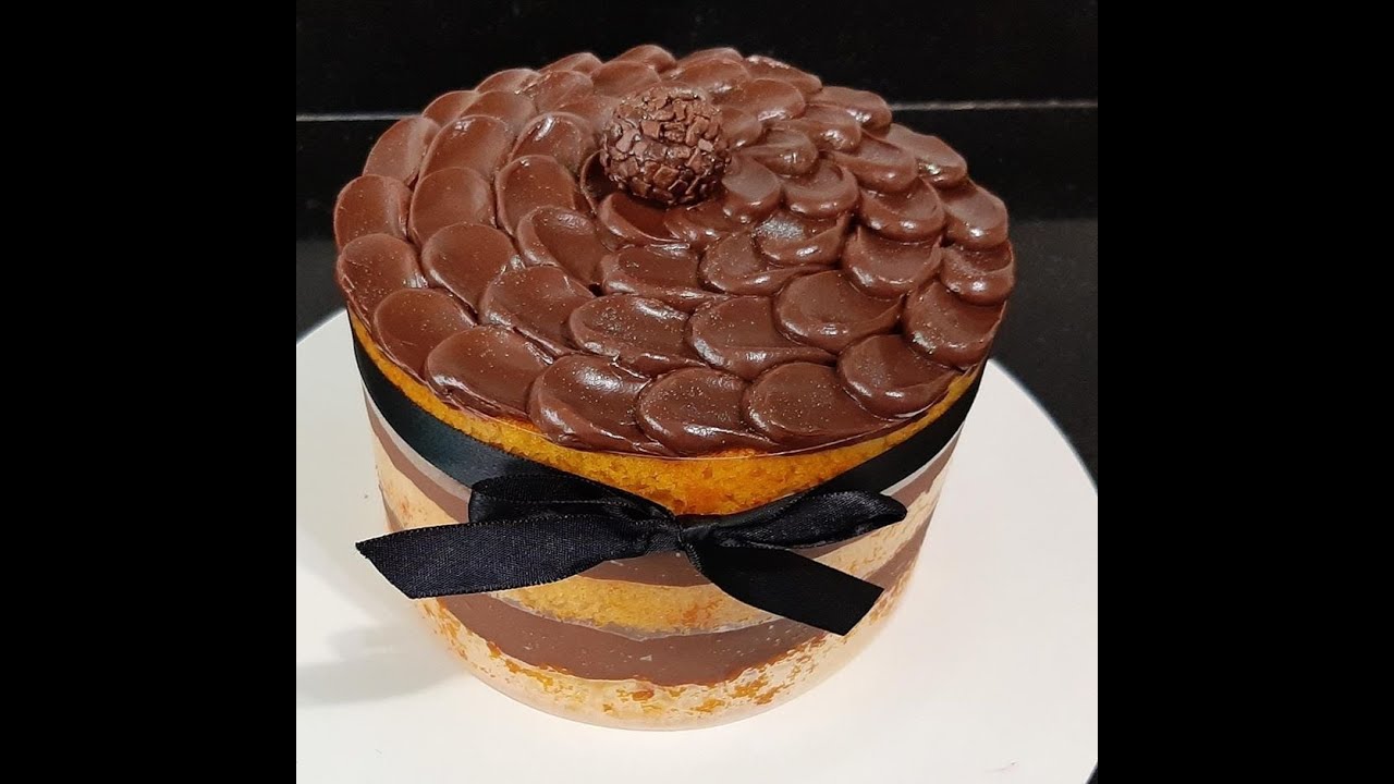 BOLO DE CENOURA VESTIDO PRA FESTA- MOLHADINHO, MACIO E DELICIOSO!