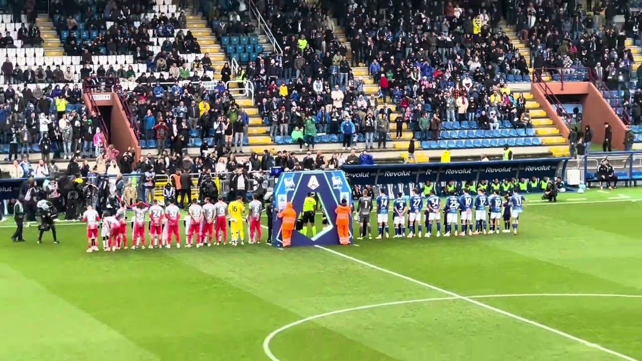 COMO-CREMONESE 1-1: ingresso in campo delle squadre 