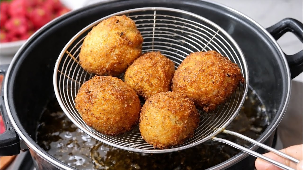 Bread Chicken Balls Recipe । Chicken Snacks । Bread Snacks । चिकन ब्रेड बॉल्स।  Chicken Recipe 