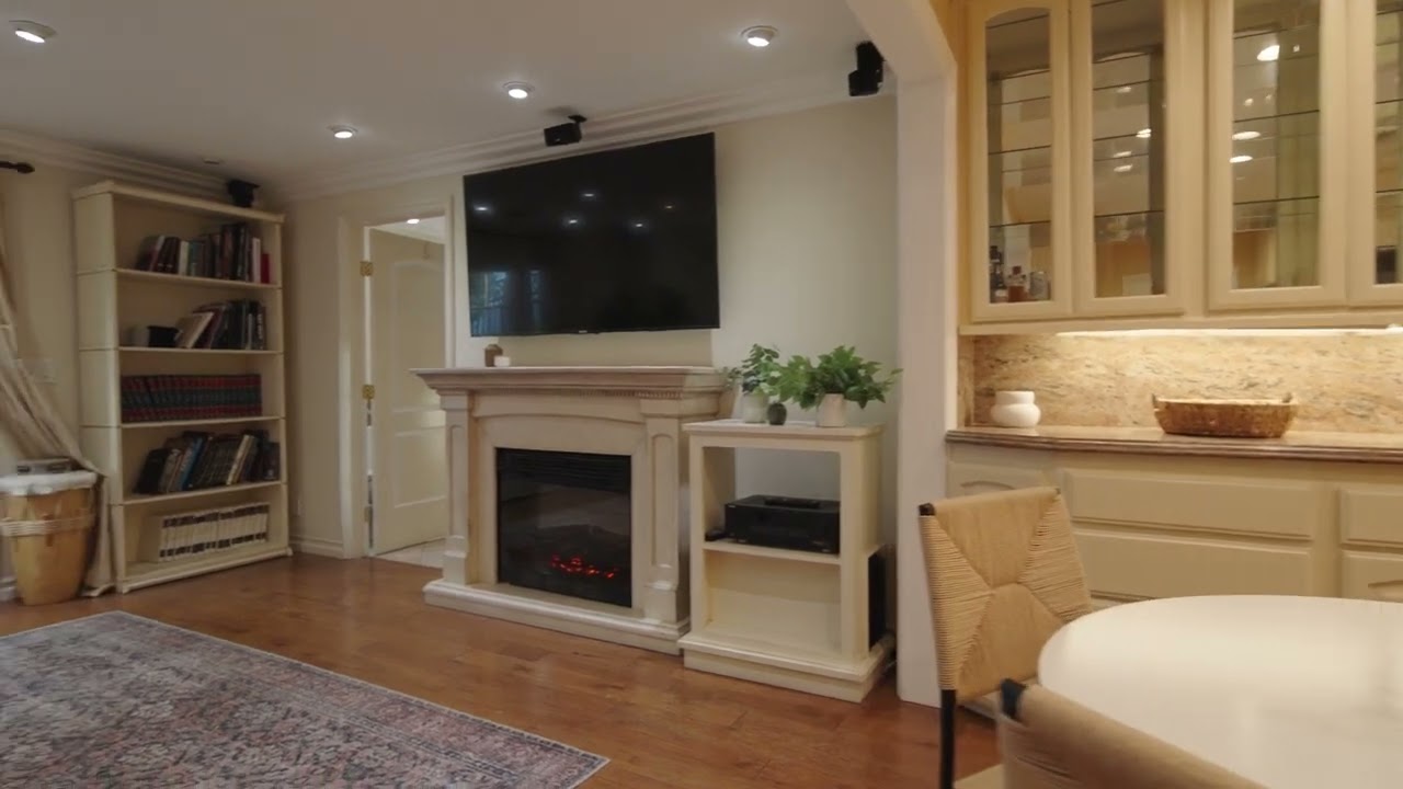 8559 Edwin Dr Los Angeles, CA 90046