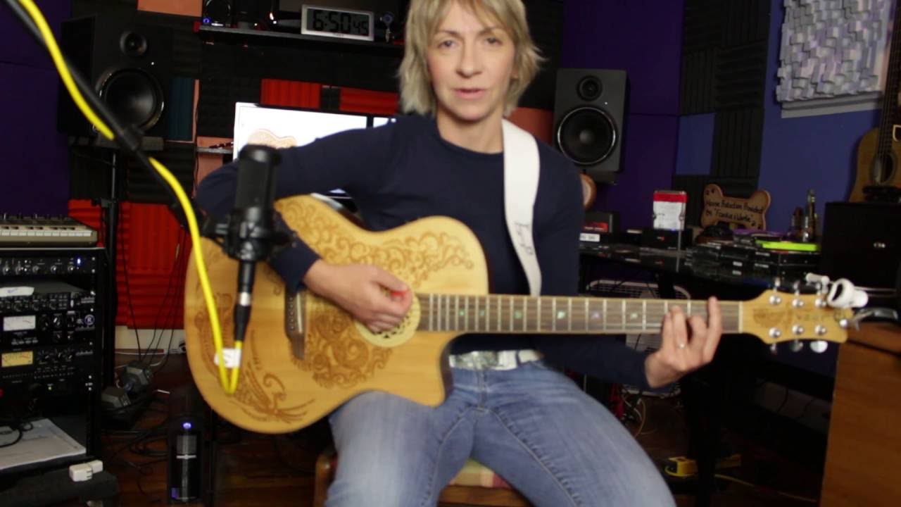 Hand Position Tips for Women Guitarists ( Lesson ) - Rogue Guitar Tips - S1 Ep1