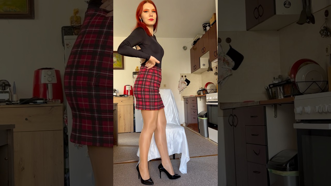 ❤️#legs #tightsfashion #tights #wolford #wolfordtights #shiny #hosiery #highheels #redhair #redhead