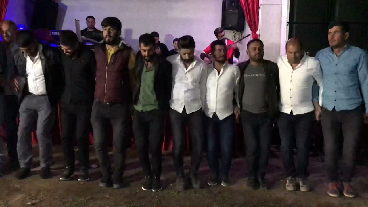Sarıkum köyü Eyüp duranın düğünü hozan Menaf koçeri coşturuyor ...