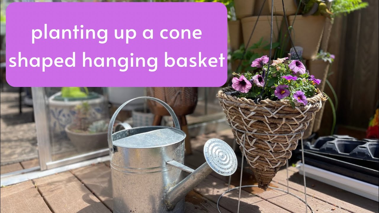 Planting a cone hanging basket🧺