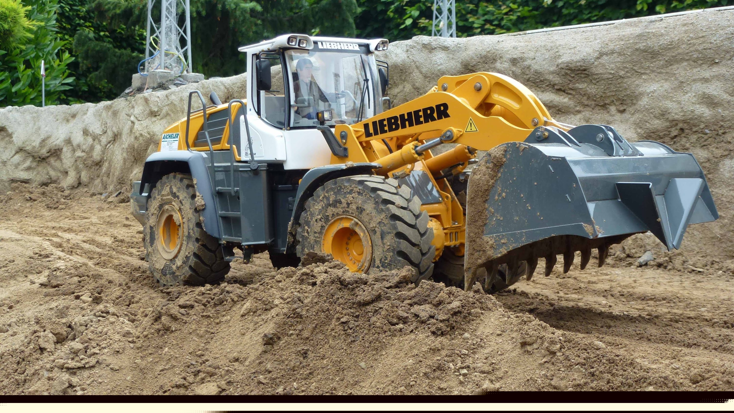 HD VIDEO OF RC WHEEL LOADER LIEBHERR 576 BY PREMACON