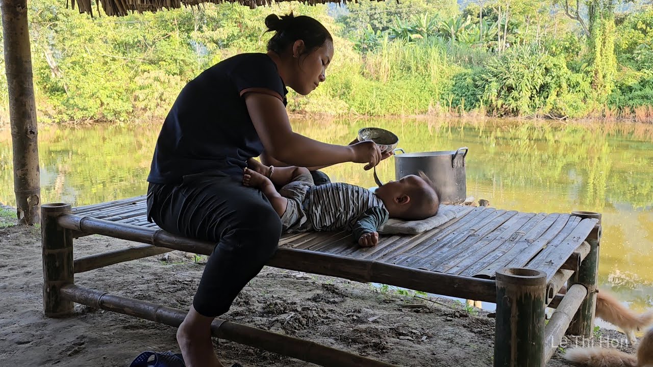 Looking back at the early days of a single mother raising children and building a bamboo house