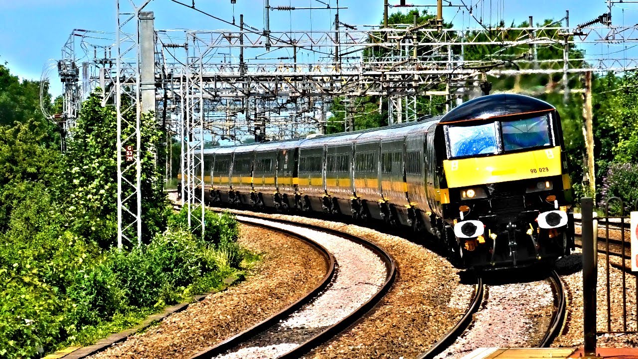 *BRAND NEW* GRAND CENTRAL CLASS 90 & mk4 sets! Stop at Wolverton, WCML! 26/06/20
