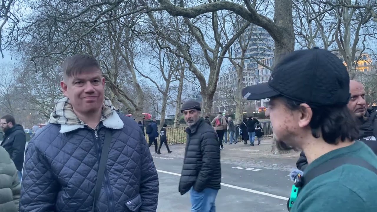 Он усомнился в исламе&hellip; Ответ его шокировал | Брат Мансур и посетитель | Уголок спикеров, часть 2