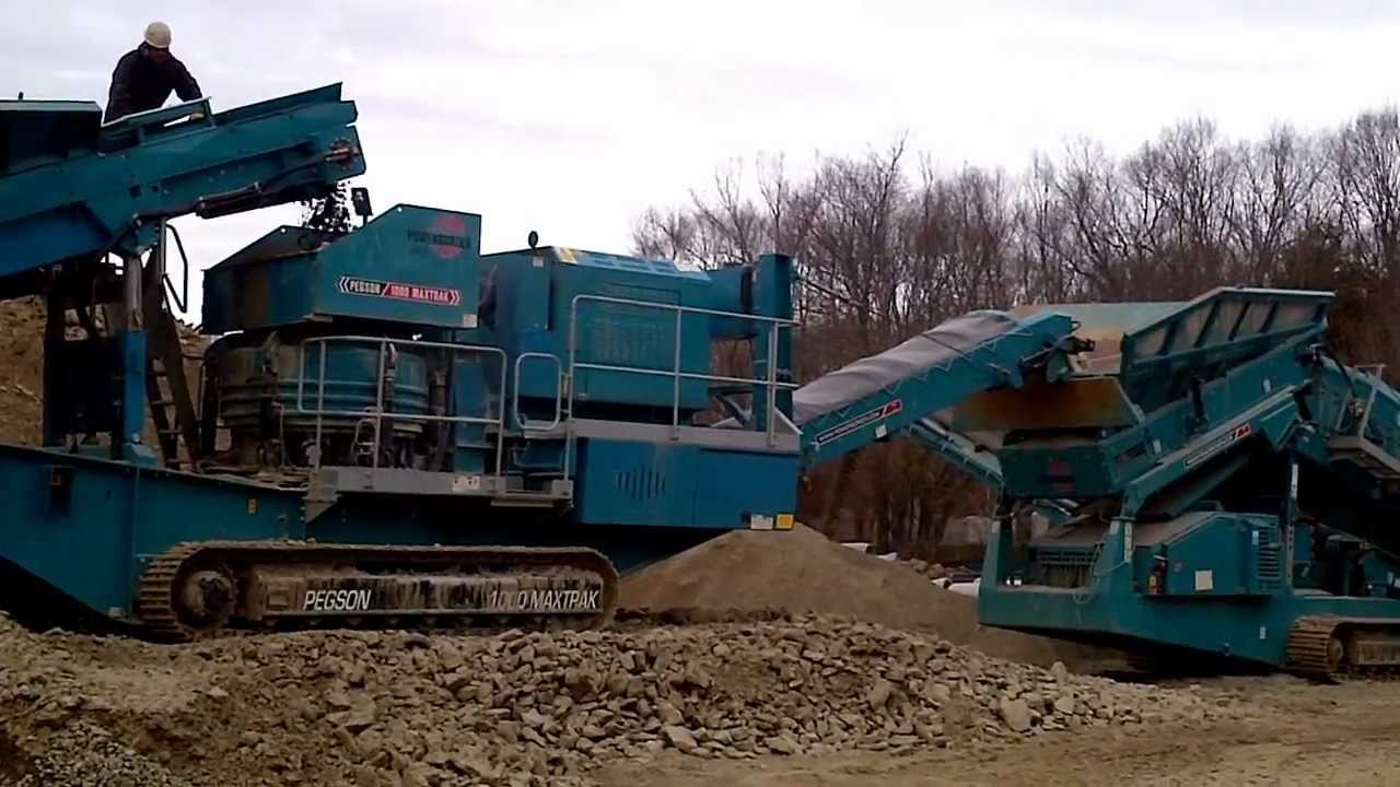 Powerscreen Maxtrak 1000 and Warrior 1800 making 3/4