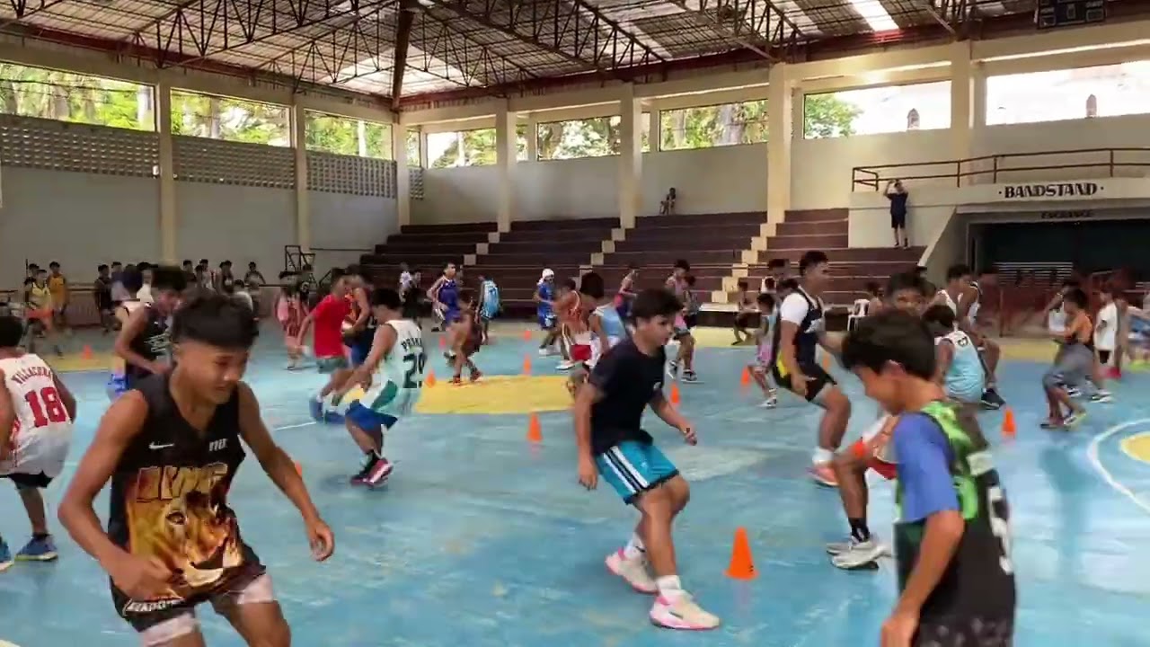 Conducting a FREE Basketball clinic in the community #trainingcamp #viralvideo #basketballfootwork