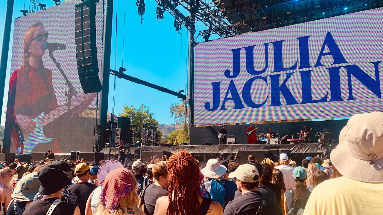 Julia Jacklin live @This Ain't No Picnic
