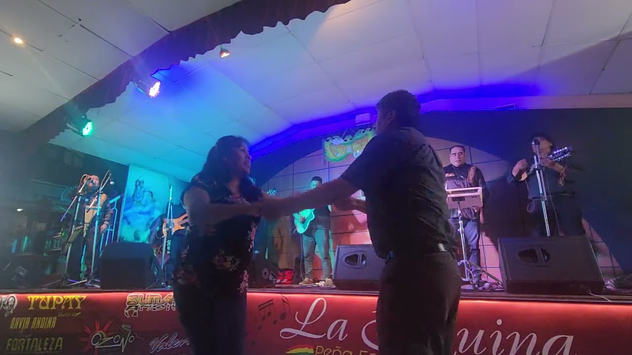 Grupo Raymi Folk en #vivo en la peña La Esquina