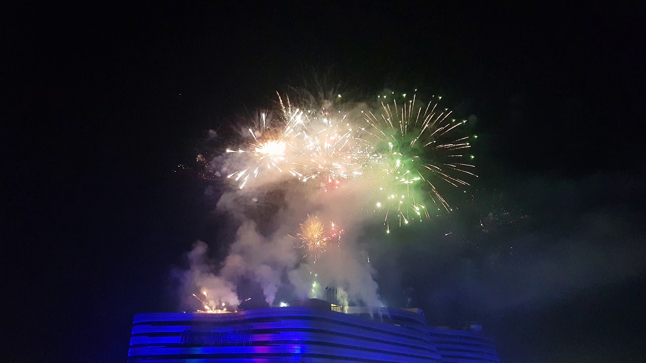Best New Year Fireworks in Pakistan 2020 | GIGA MALL World Trade Center Pakistan | Part 1