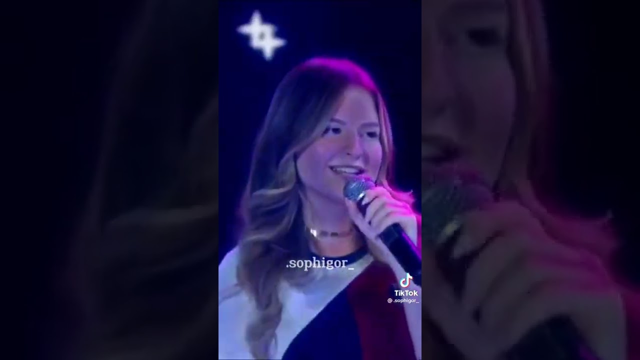 Sophia Valverde e Igor Jansen cantando