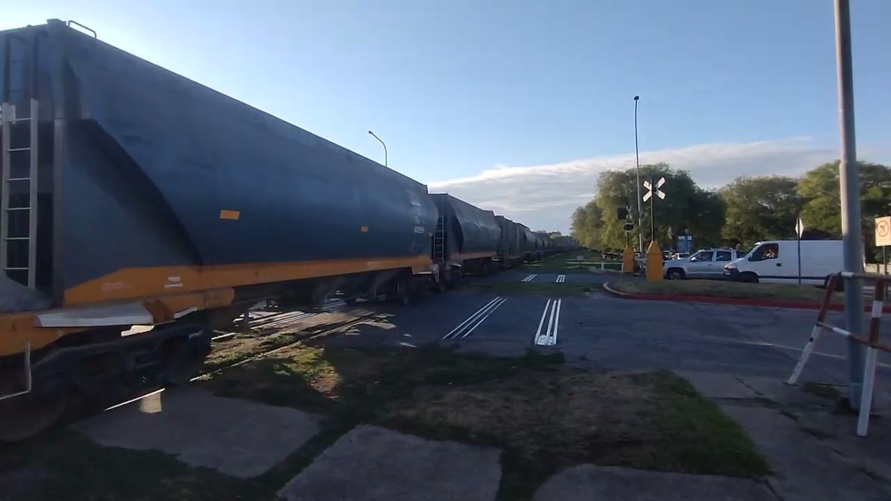 Tren Cargado de NCA ingresando a Villa María 